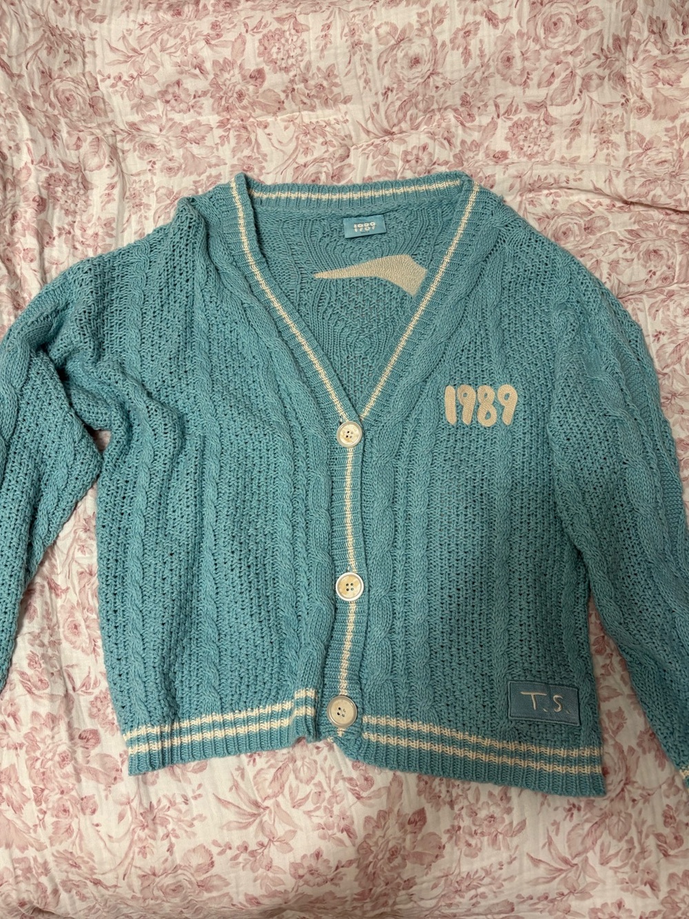 Taylor swift 1989 cardigan